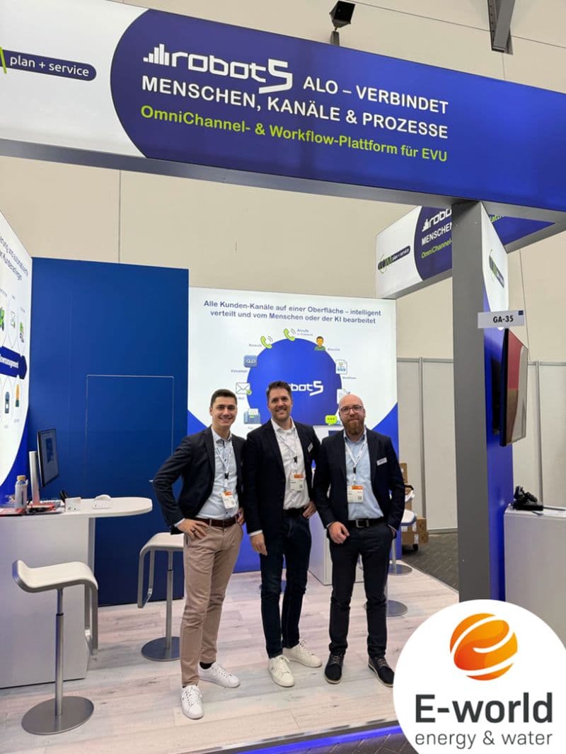 Messestand von COM plan + service auf der E-world energy & water 2026 in Essen